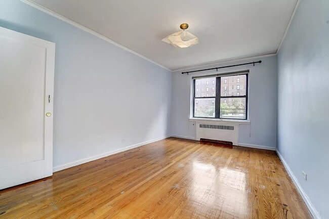 251 Seaman Ave in New York, NY - Building Photo - Building Photo