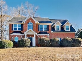 1055 Crown Landing Pkwy in Mcdonough, GA - Building Photo