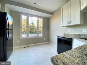 44190 Mossy Brook Square in Ashburn, VA - Building Photo - Building Photo