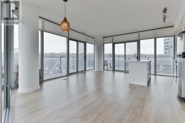 103 The Queensway in Toronto, ON - Building Photo - Building Photo