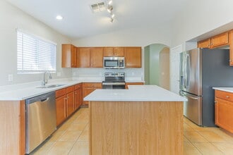 1465 E Rolls Rd in San Tan Valley, AZ - Foto de edificio - Building Photo