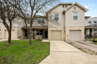 512 Eberhart Ln in Austin, TX - Building Photo