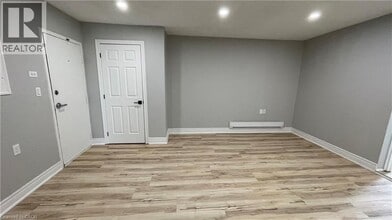 69 E Main St in Welland, ON - Building Photo - Building Photo