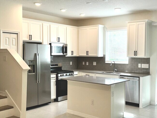 5822 Spotted Harrier Wy in Lithia, FL - Building Photo - Building Photo