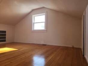 23 Brewster Rd in Weymouth, MA - Foto de edificio - Building Photo