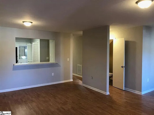100 Buttercup Way in Taylors, SC - Building Photo - Building Photo