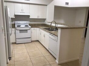 4812 N State Road 7, Unit #12303 in Coconut Creek, FL - Foto de edificio - Building Photo