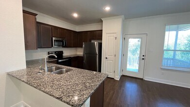 10315 Lynwood Crk in San Antonio, TX - Building Photo - Building Photo