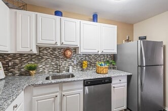 Silver Spring Station Apartment Homes in Baltimore, MD - Foto de edificio - Building Photo