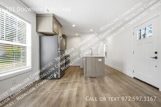 201 Dogwood Path Ln in Hendersonville, NC - Building Photo - Building Photo