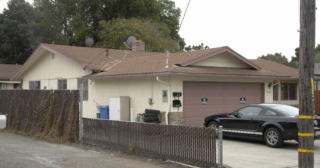 2560 W Avenue 133rd in San Leandro, CA - Building Photo - Building Photo