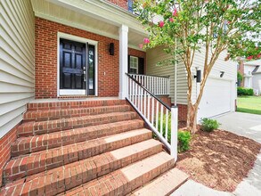 Room in House on New Parkside Dr in Chapel Hill, NC - Building Photo - Building Photo