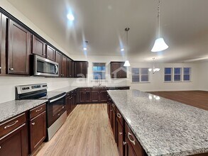 425 Levon Ct in Loganville, GA - Foto de edificio - Building Photo