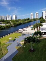 3401 N Country Club Dr in Aventura, FL - Building Photo