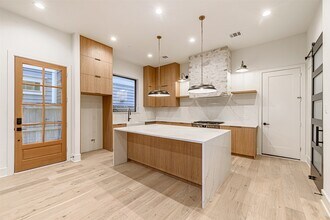 1104 W 9th St in Houston, TX - Building Photo - Building Photo