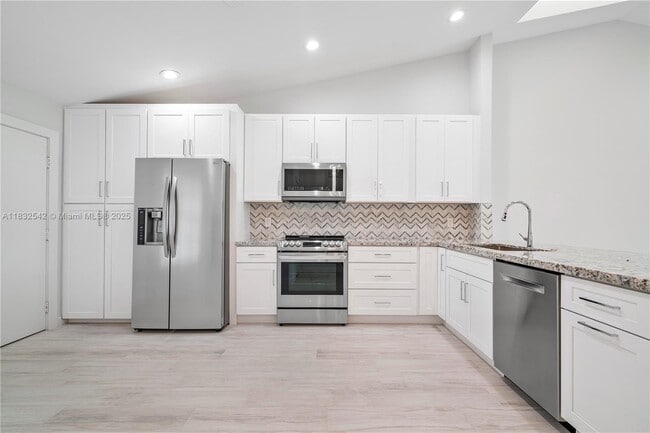 8354 Waterford Ave in Tamarac, FL - Building Photo - Building Photo