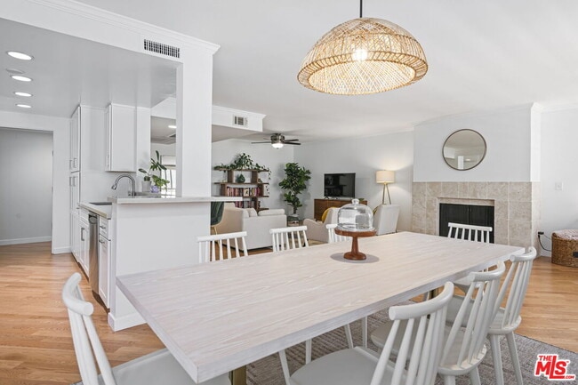 property at 725 S Barrington Ave
