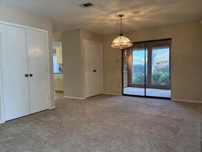 5205 Rustle Leaf Dr in Arlington, TX - Foto de edificio - Building Photo