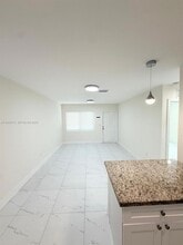 335 NW 32nd St in Oakland Park, FL - Building Photo - Building Photo