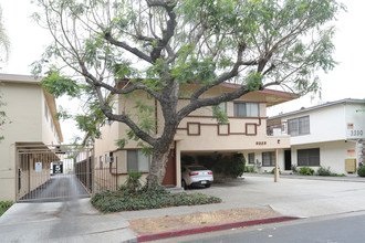 3326 S Canfield Ave in Los Angeles, CA - Foto de edificio - Building Photo