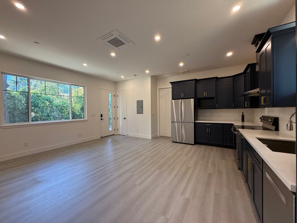 812 Nash Rd in Los Altos, CA - Building Photo