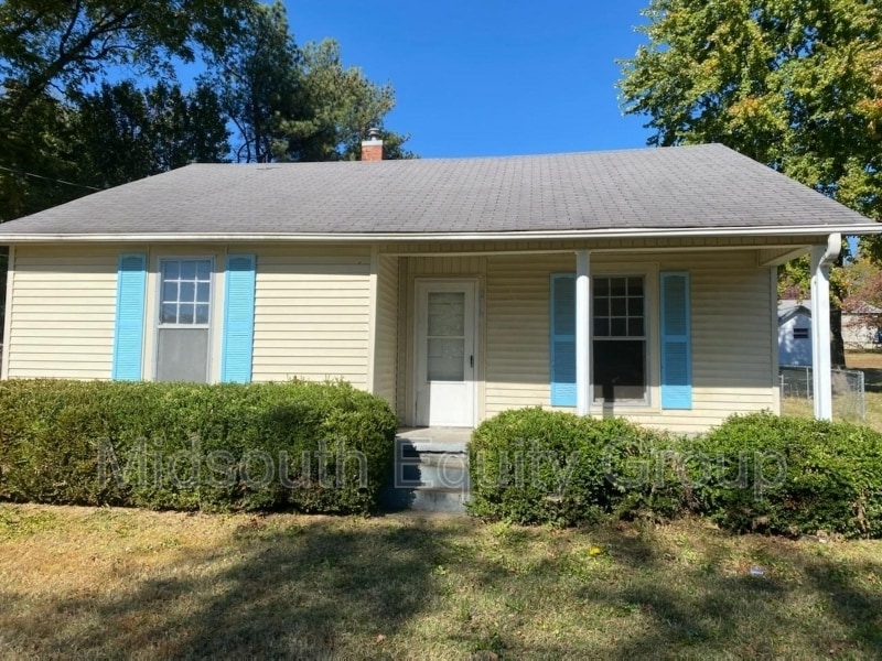 214 W South St in Dyer, TN - Building Photo