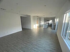 9613 Greenwood Gln Ln in Bakersfield, CA - Building Photo - Building Photo