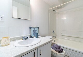 Boundary Place Apartments in Sault Ste Marie, ON - Building Photo - Building Photo