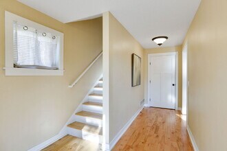 219 5th St SE in Minneapolis, MN - Foto de edificio - Building Photo