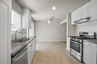 1565 Santa Ana Ave, Unit E in Costa Mesa, CA - Building Photo - Building Photo