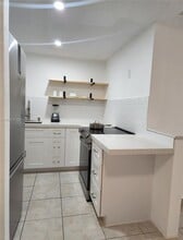 666 W 81st St in Hialeah, FL - Building Photo - Building Photo