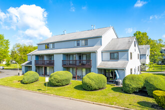 708 Barclay Walk in Cherry Hill, NJ - Foto de edificio - Building Photo