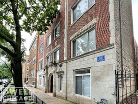 6900 N Lakewood Ave, Unit 1 in Chicago, IL - Building Photo