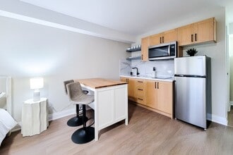 7737 Lundy's Ln in Niagara Falls, ON - Building Photo - Building Photo