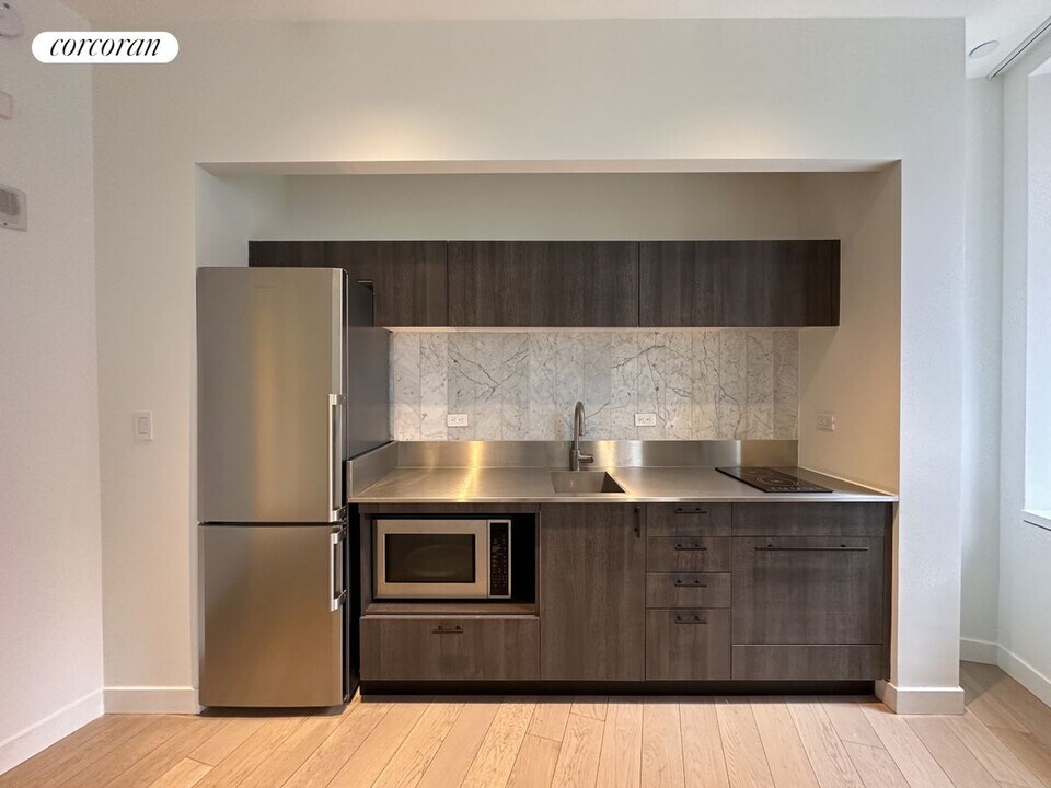 84 William St in New York, NY - Building Photo