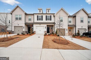 140 Hazel Dr in Mcdonough, GA - Building Photo