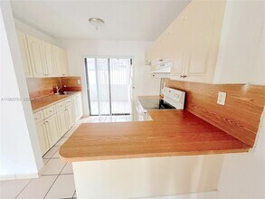 2740 W 63rd St in Hialeah, FL - Building Photo - Building Photo