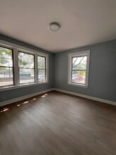 121 Manhattan Ave, Unit 3 in Jersey City, NJ - Building Photo - Building Photo