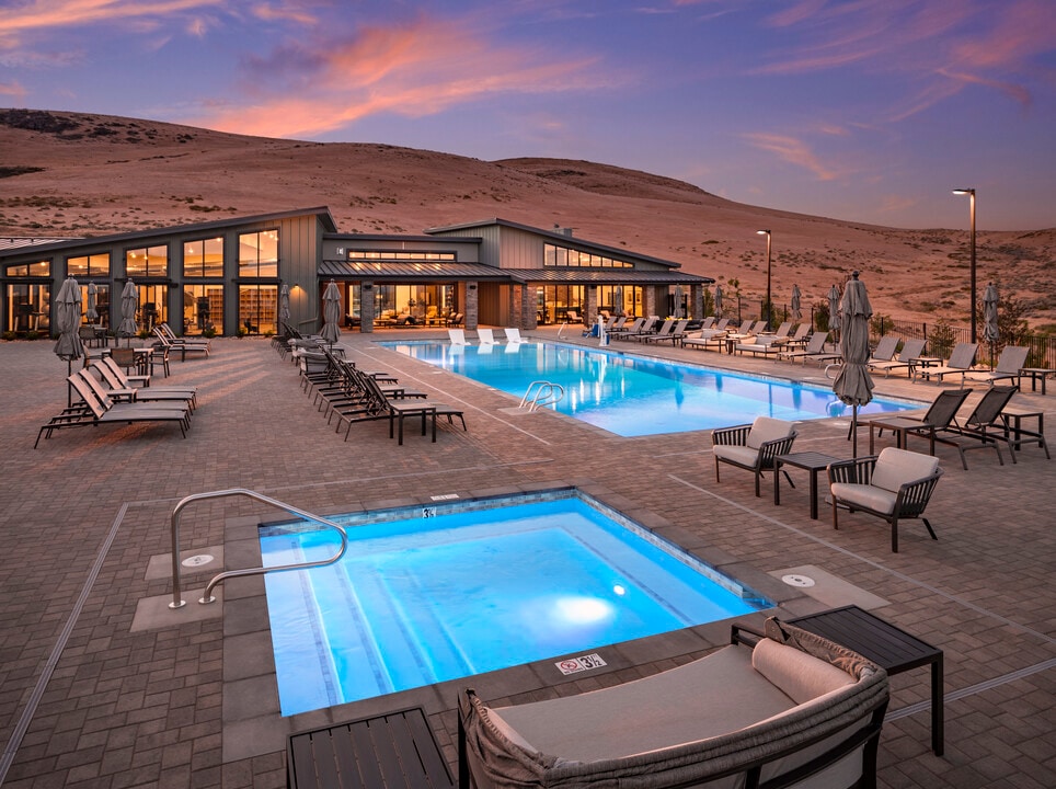 The Overlook at Keystone Canyon in Reno, NV - Building Photo