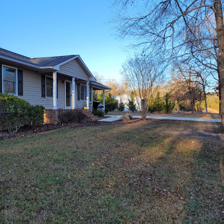 2827 Kendlewood Dr in Lancaster, SC - Building Photo