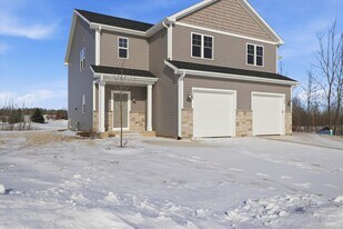 330 Cattail Ct in Genoa City, WI - Building Photo