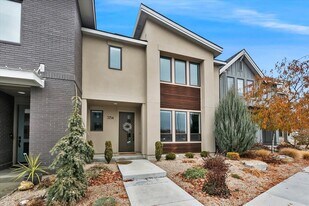 3714 E Parkcenter Blvd in Boise, ID - Building Photo