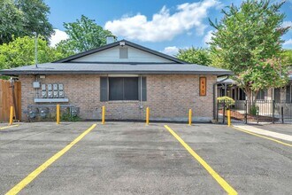410 Regina St in San Antonio, TX - Foto de edificio - Building Photo