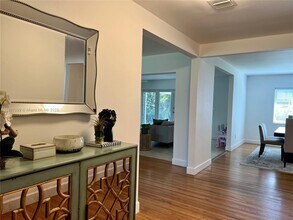 5800 SW 100th St in Miami, FL - Building Photo - Building Photo