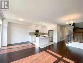 239 Zinnia Way in Ottawa, ON - Building Photo - Building Photo