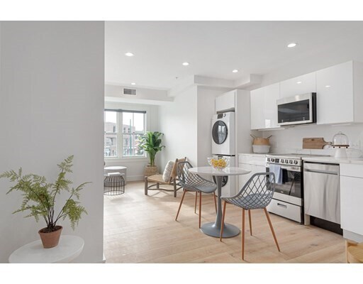 495 Trapelo Rd-Unit -201 in Belmont, MA - Building Photo - Building Photo