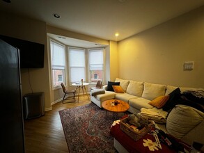 2746 W Le Moyne St, Unit 3F in Chicago, IL - Foto de edificio - Building Photo