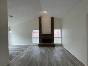 9415 Rutherglen Dr in Dallas, TX - Building Photo - Building Photo