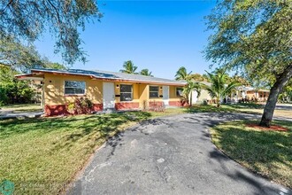 583 NW 17th Pl in Fort Lauderdale, FL - Building Photo - Building Photo