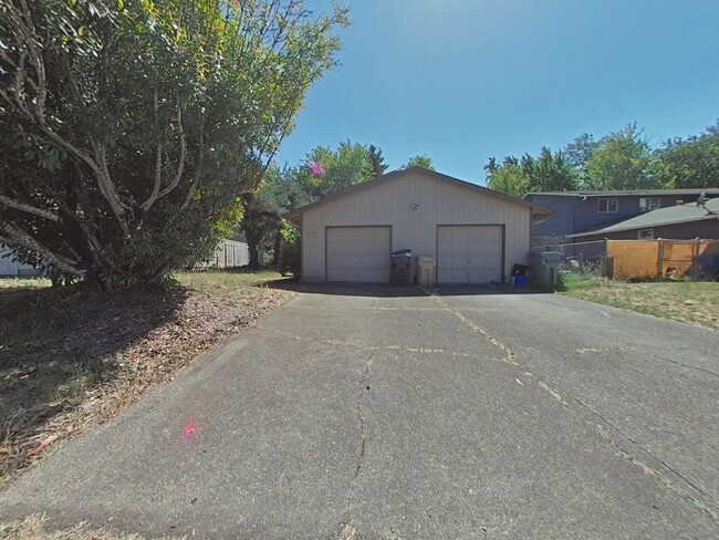 property at 1684-1684 Del Rio Ave SE